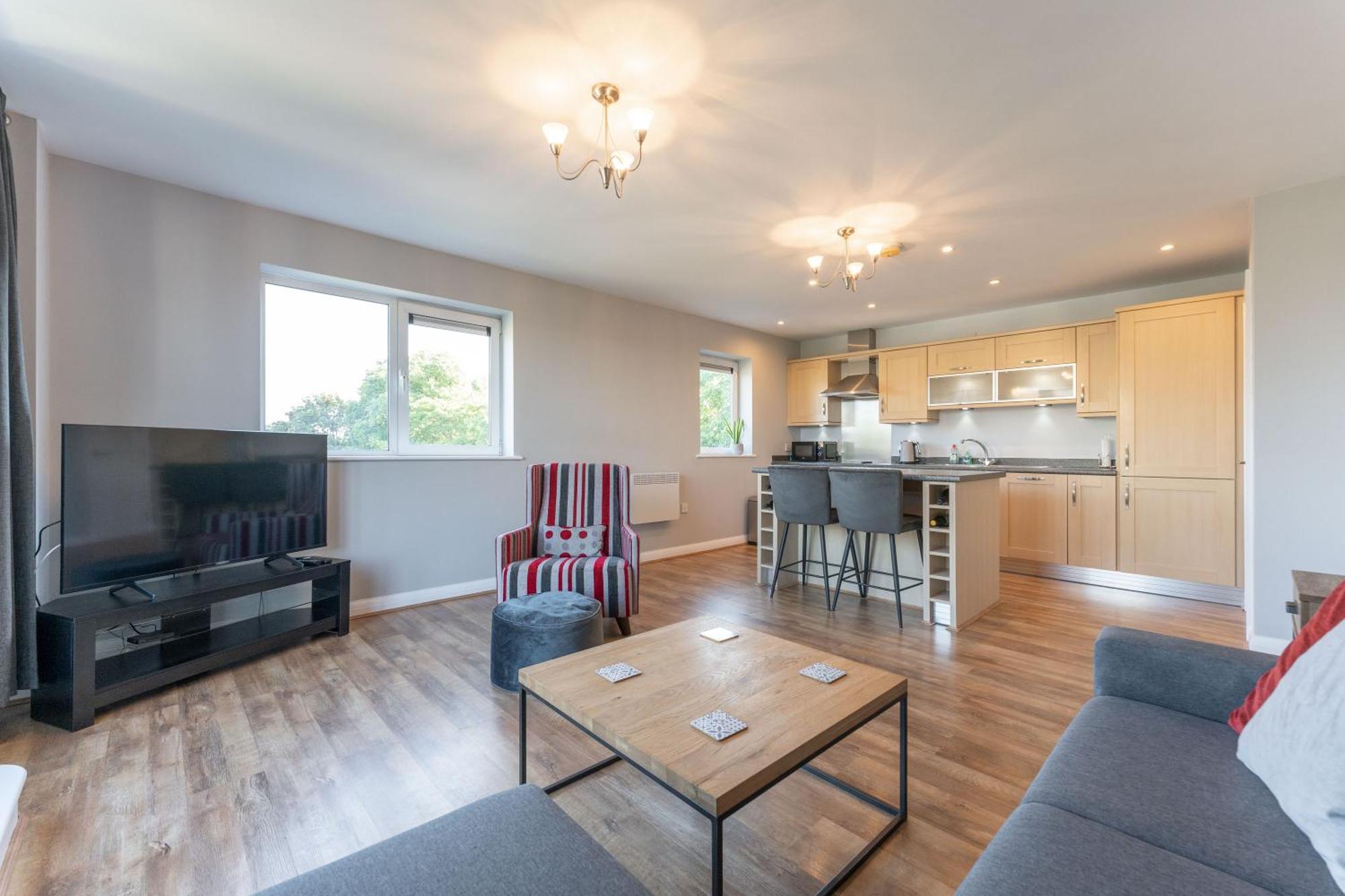 Stylish 2-bed Flat With Balcony, 10mins To Nec & Airport Free Parking Solihull