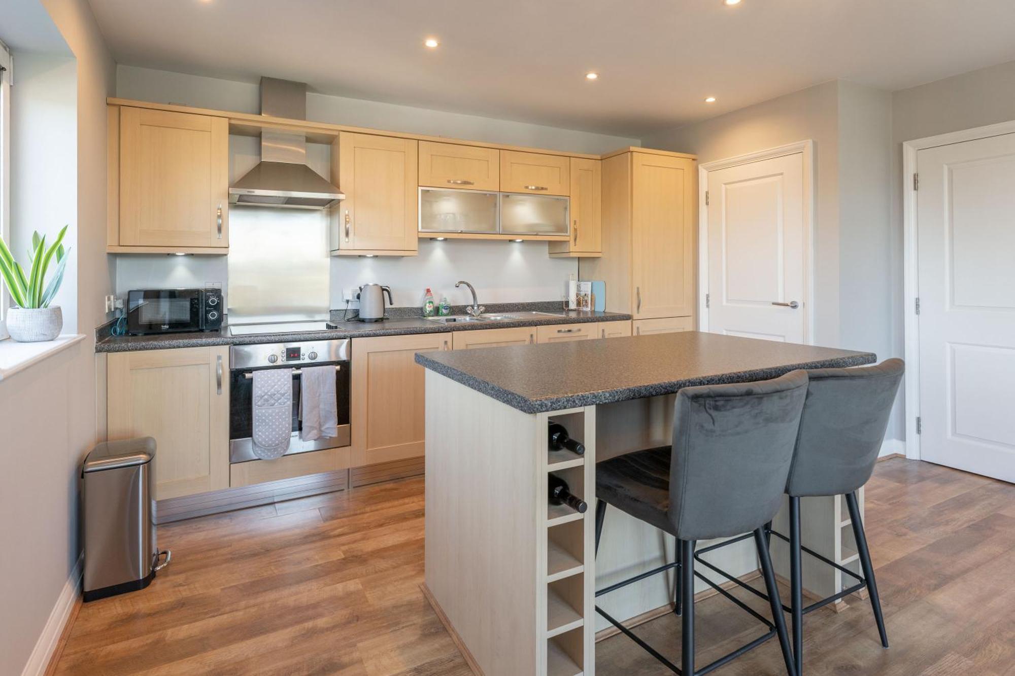 Stylish 2-bed Flat With Balcony, 10mins To Nec & Airport Free Parking Apartment *