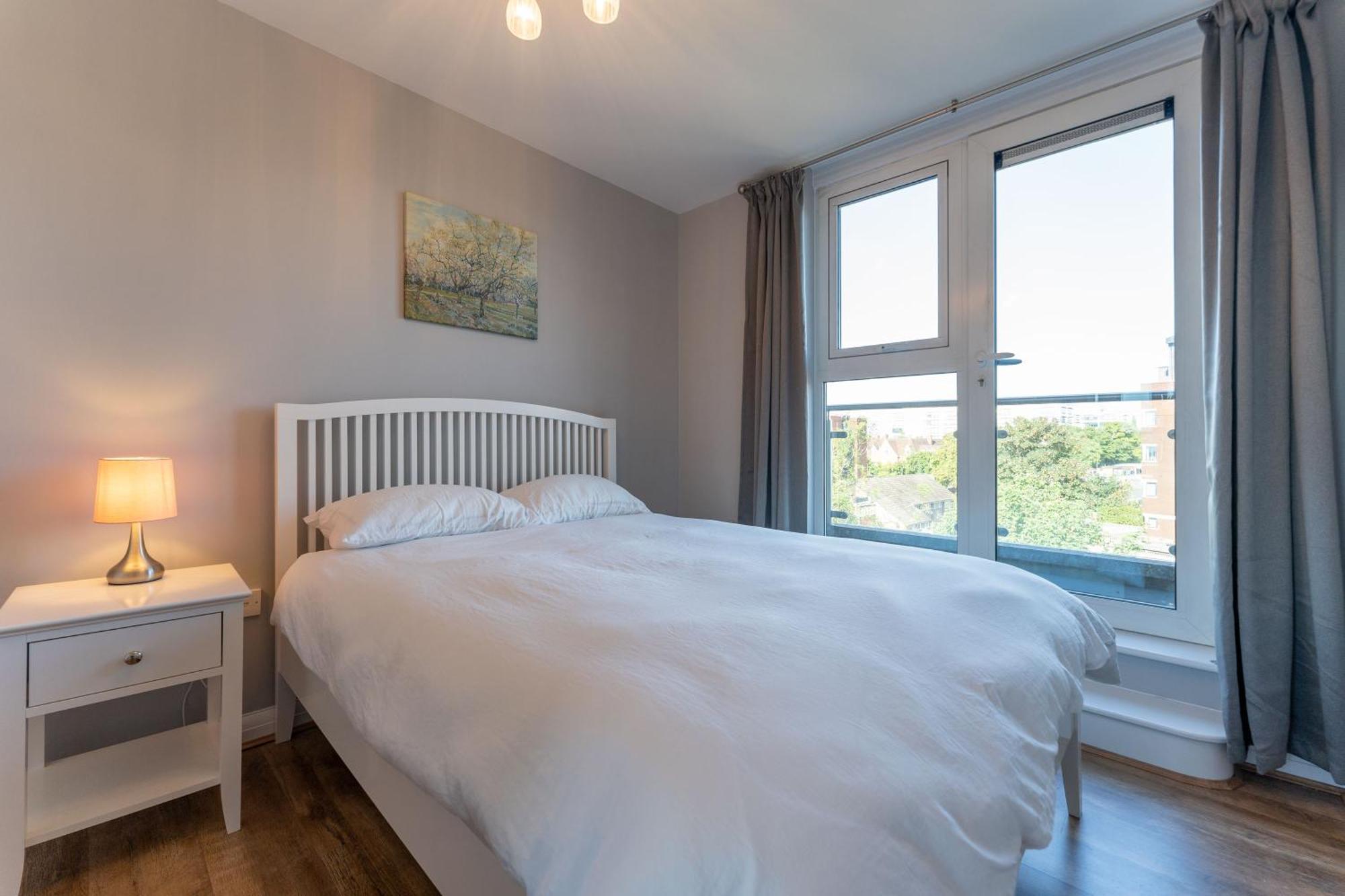 Stylish 2-bed Flat With Balcony, 10mins To Nec & Airport Free Parking Apartment Solihull