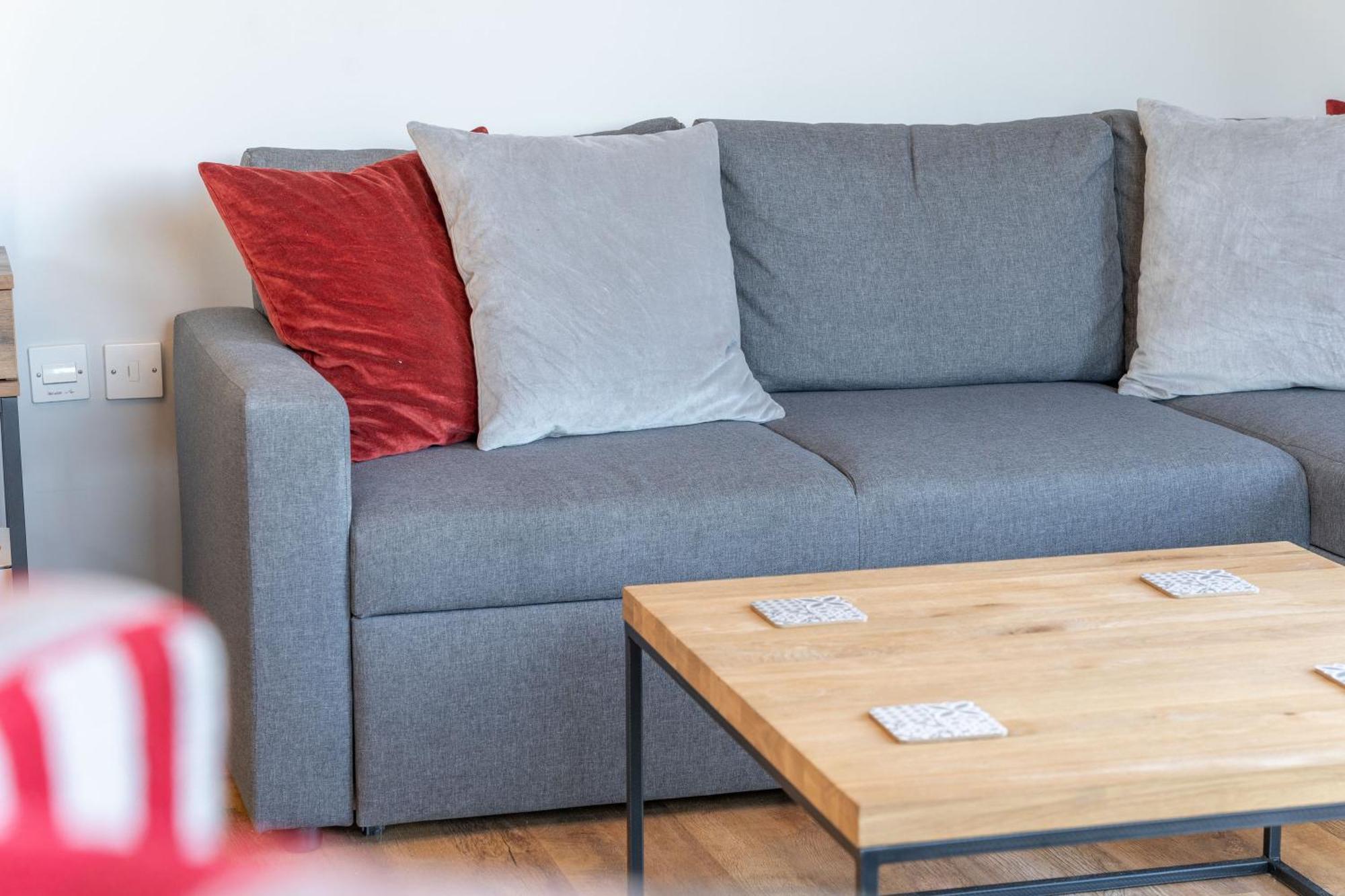 Stylish 2-bed Flat With Balcony, 10mins To Nec & Airport Free Parking * Solihull
