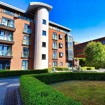 Apartamento Stylish 2-Bed Flat With Balcony, 10Mins To Nec & Airport Free Parking Solihull Exterior foto