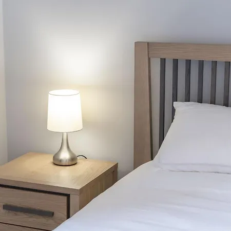Apartamento Stylish 2-Bed Flat With Balcony, 10Mins To Nec & Airport Free Parking Solihull Exterior foto